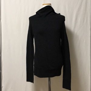 ⭐️James Perse loose turtle neck⭐️